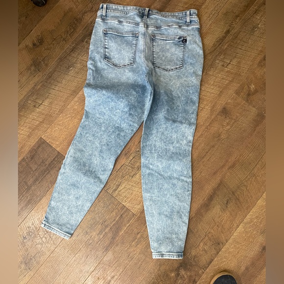 Maurices Stylish Light Blue Denim Jeans - Picture 2 of 3